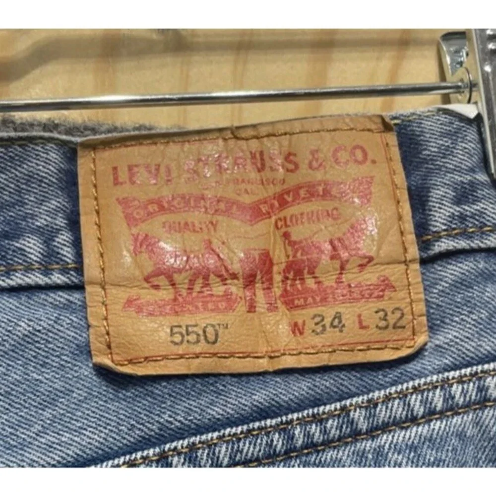 Levi’s 550 men’s jeans 34x32 relaxed fit light wash tapered leg denim